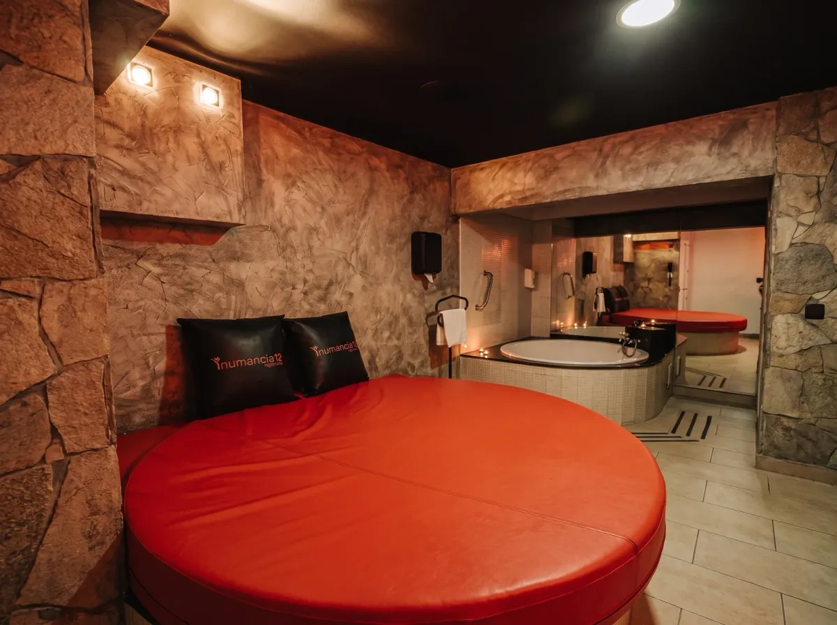 Jacuzzi — TutiRooms Numància