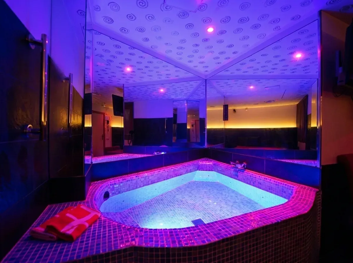 Jacuzzi — TutiRooms Roma